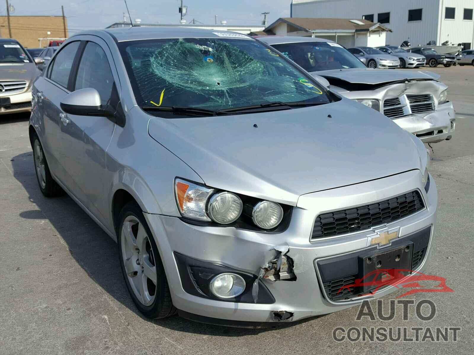CHEVROLET SONIC 2015 - 1G1JE5SB8F4101766