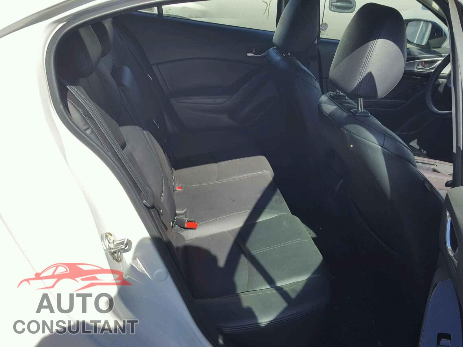 MAZDA 3 2017 - 3MZBN1L76HM114034