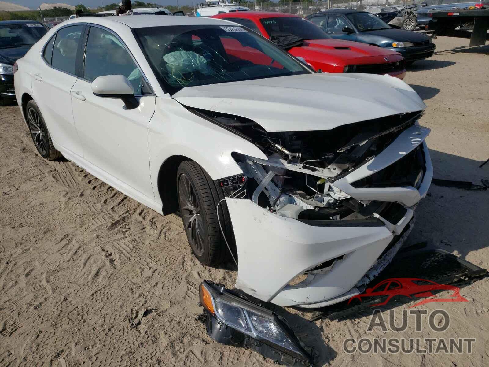 TOYOTA CAMRY 2018 - 4T1B11HK8JU619789