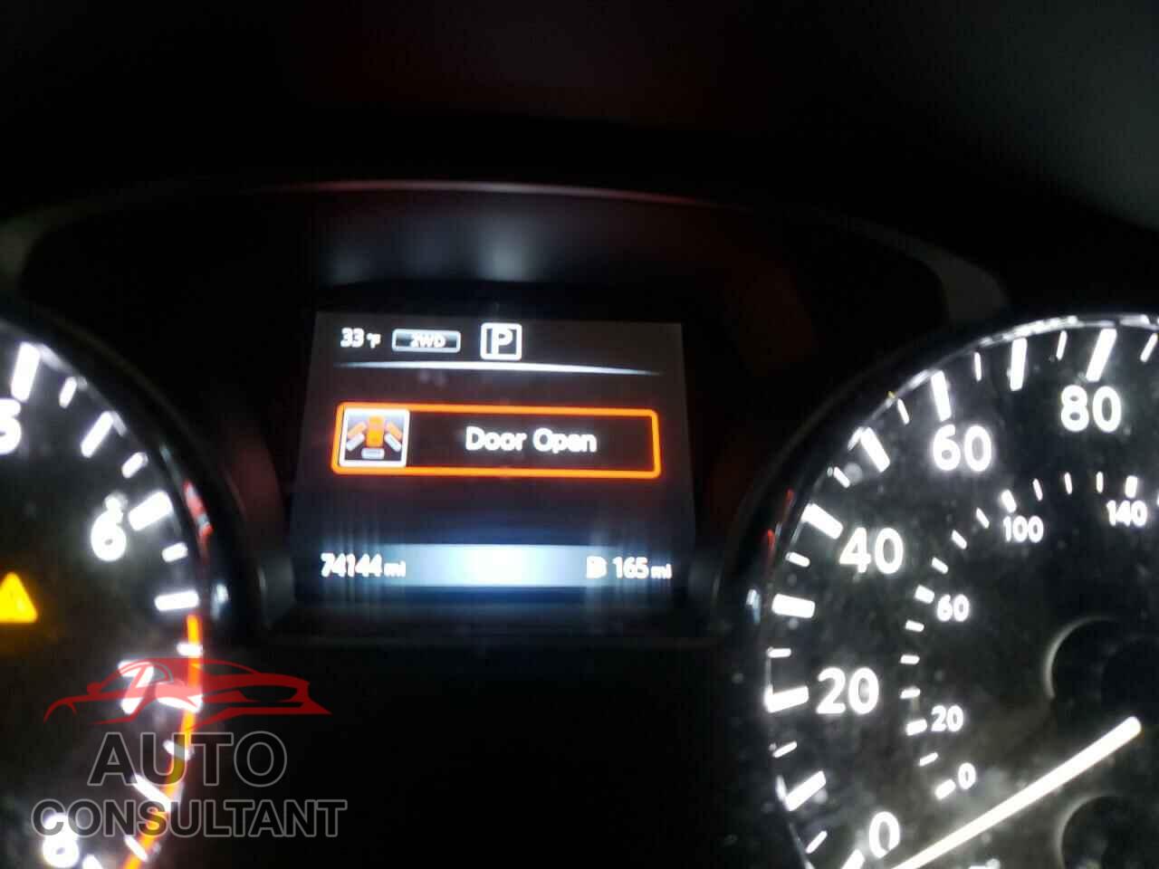 NISSAN PATHFINDER 2017 - 5N1DR2MM5HC643756