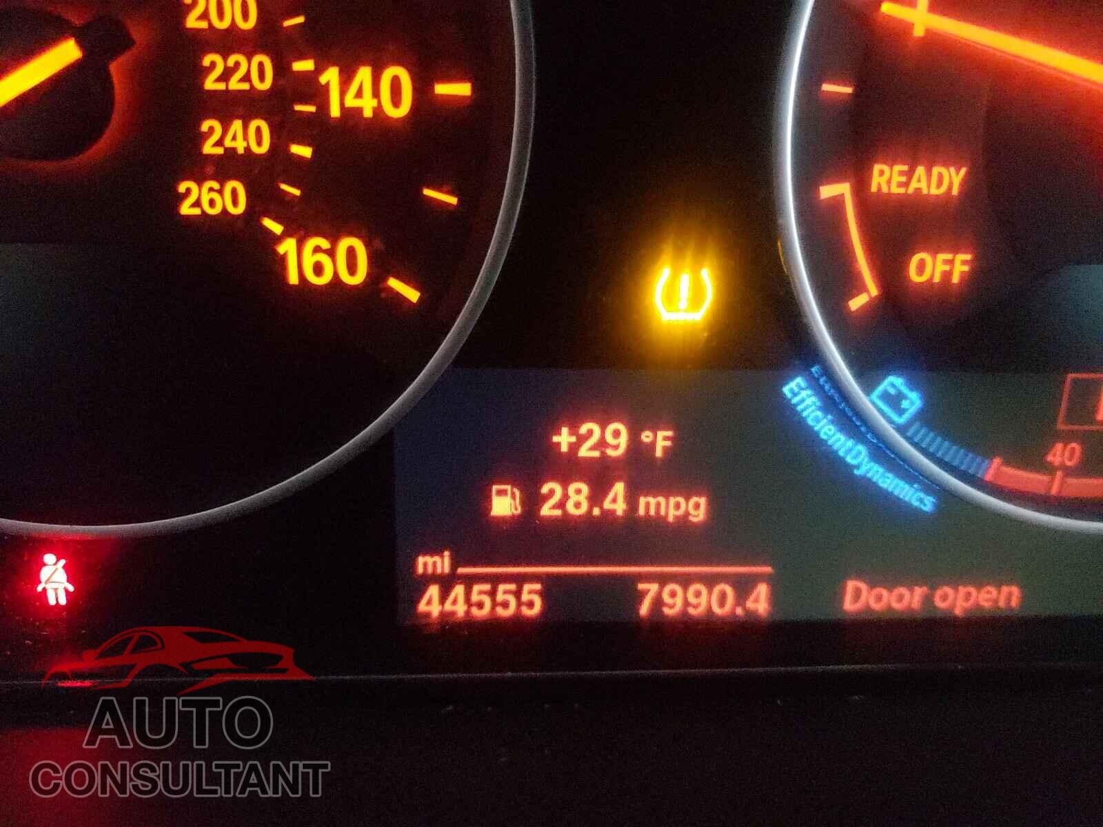 BMW 3 SERIES 2017 - WBA8A3C33HK693117