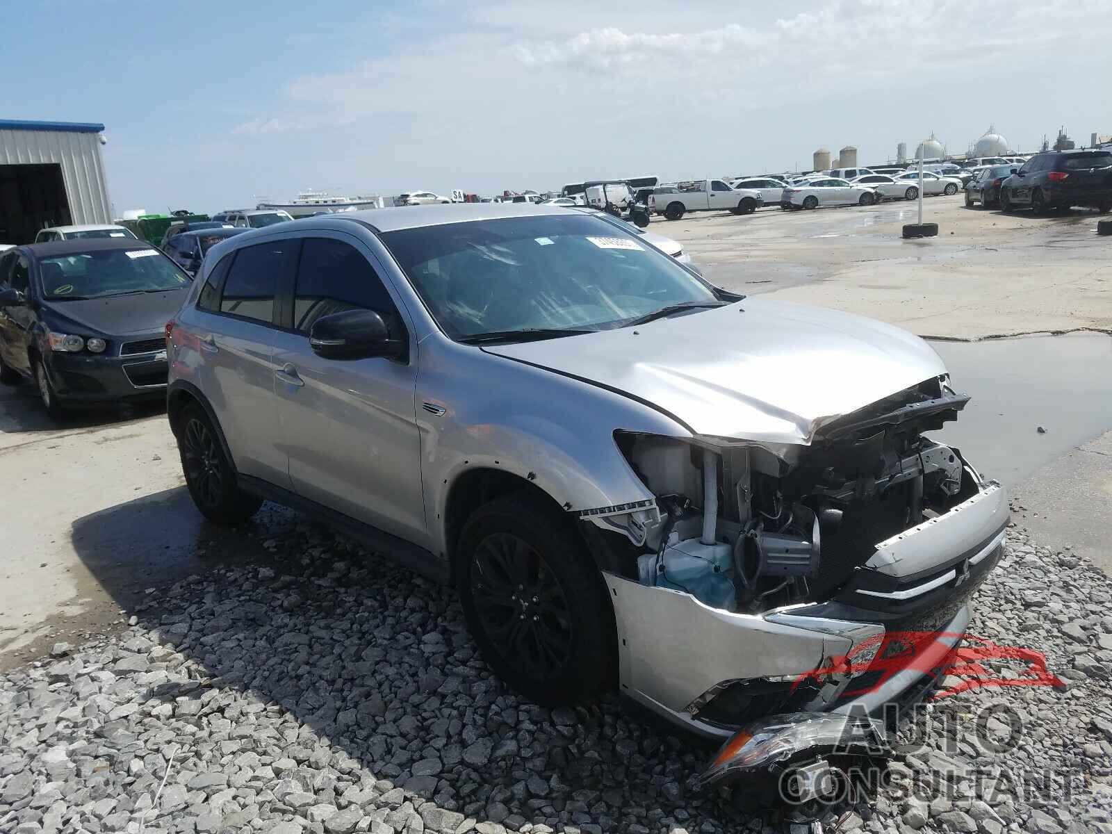 MITSUBISHI OUTLANDER 2018 - JA4AP3AU8JU004255