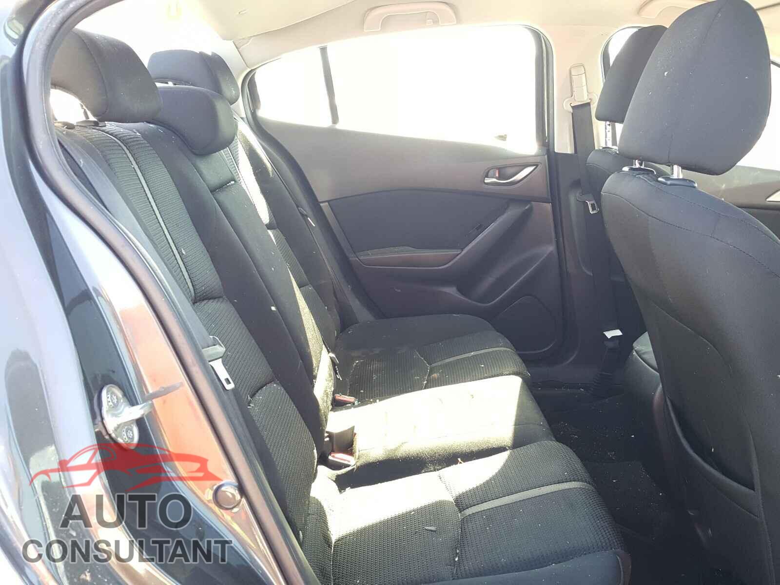 MAZDA 3 2018 - 3MZBN1U76JM213618