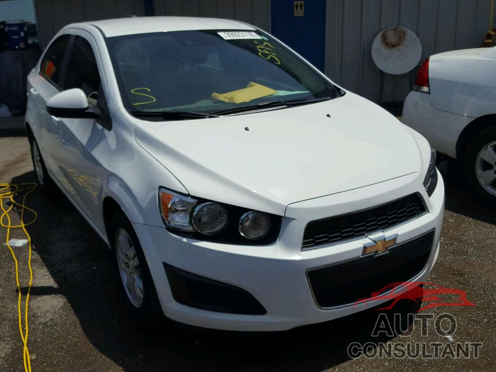 CHEVROLET SONIC 2015 - 1G1JC5SB4F4110292