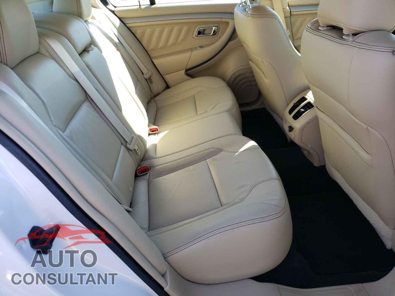 FORD TAURUS 2017 - 1FAHP2E85HG125092