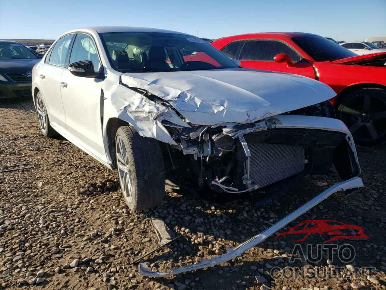 VOLKSWAGEN PASSAT 2018 - 1VWAA7A32JC048793