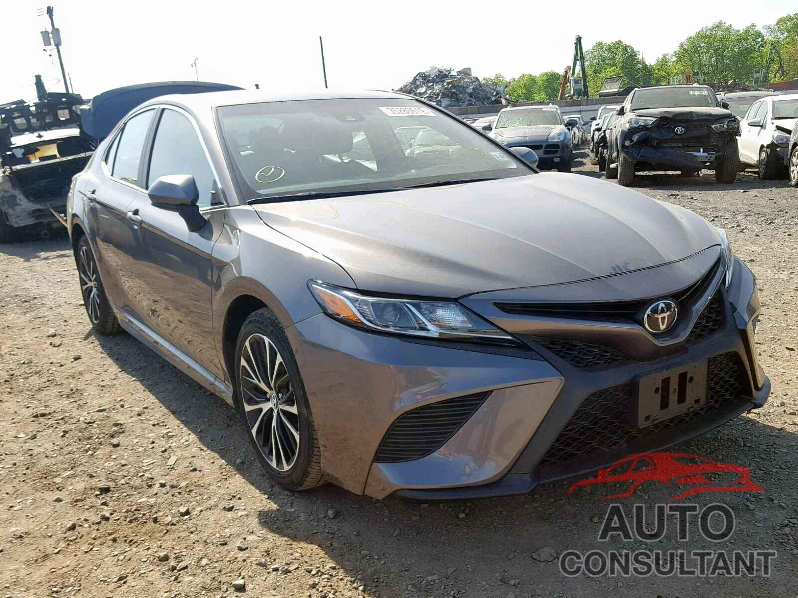 TOYOTA CAMRY 2018 - 4T1B11HK7JU034881