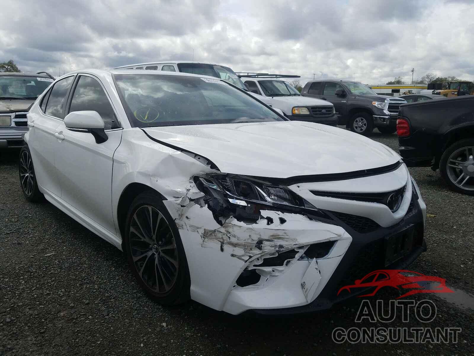 TOYOTA CAMRY 2018 - JTNB11HK6J3002381