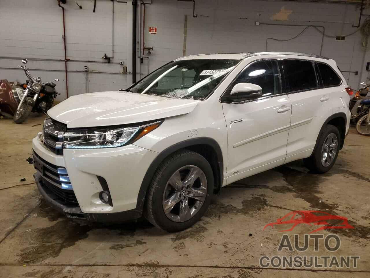 TOYOTA HIGHLANDER 2018 - 5TDDGRFH1JS049205