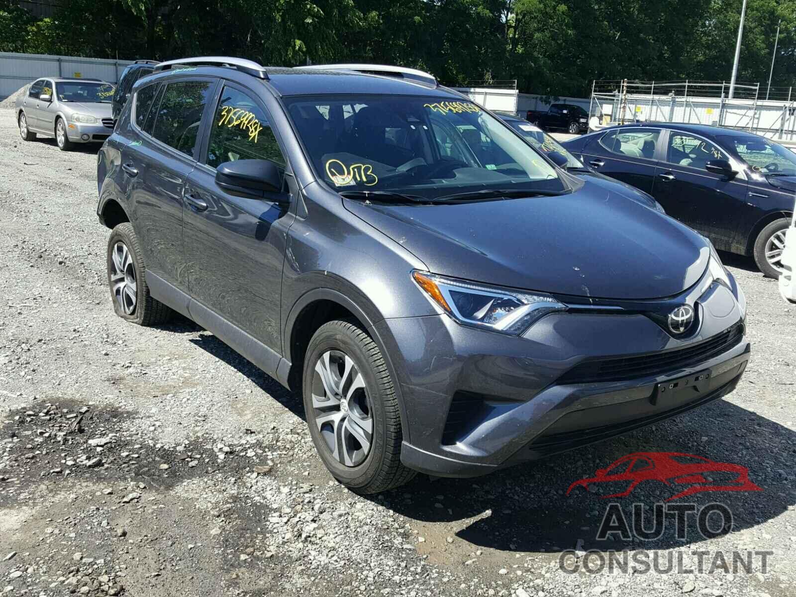 TOYOTA RAV4 LE 2017 - JTMBFREV9HJ138125