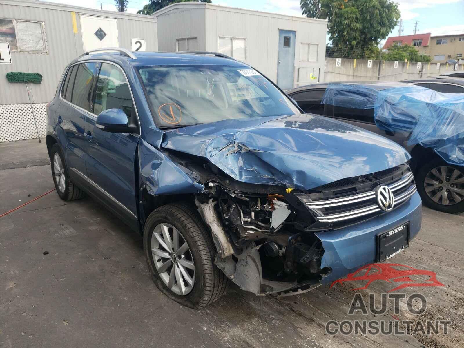VOLKSWAGEN TIGUAN 2017 - WVGRV7AX8HK021221