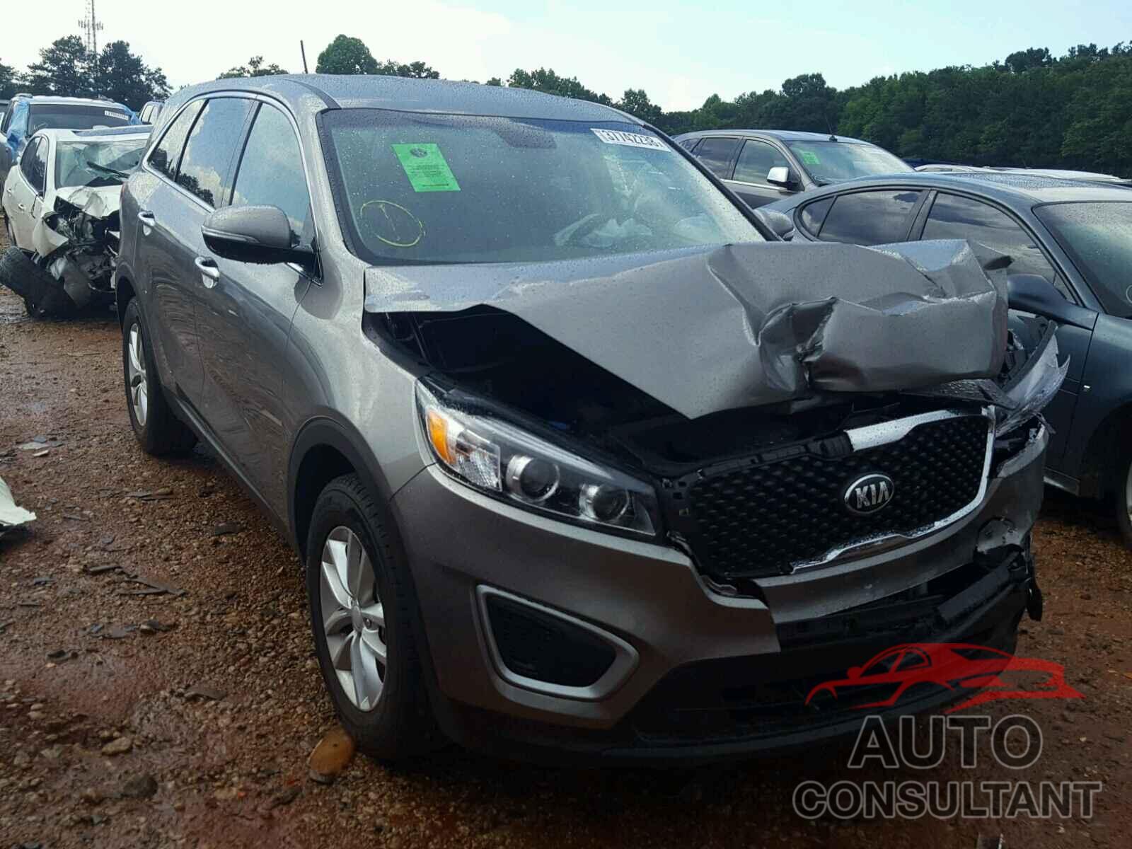 KIA SORENTO LX 2018 - 5XYPG4A30JG407208