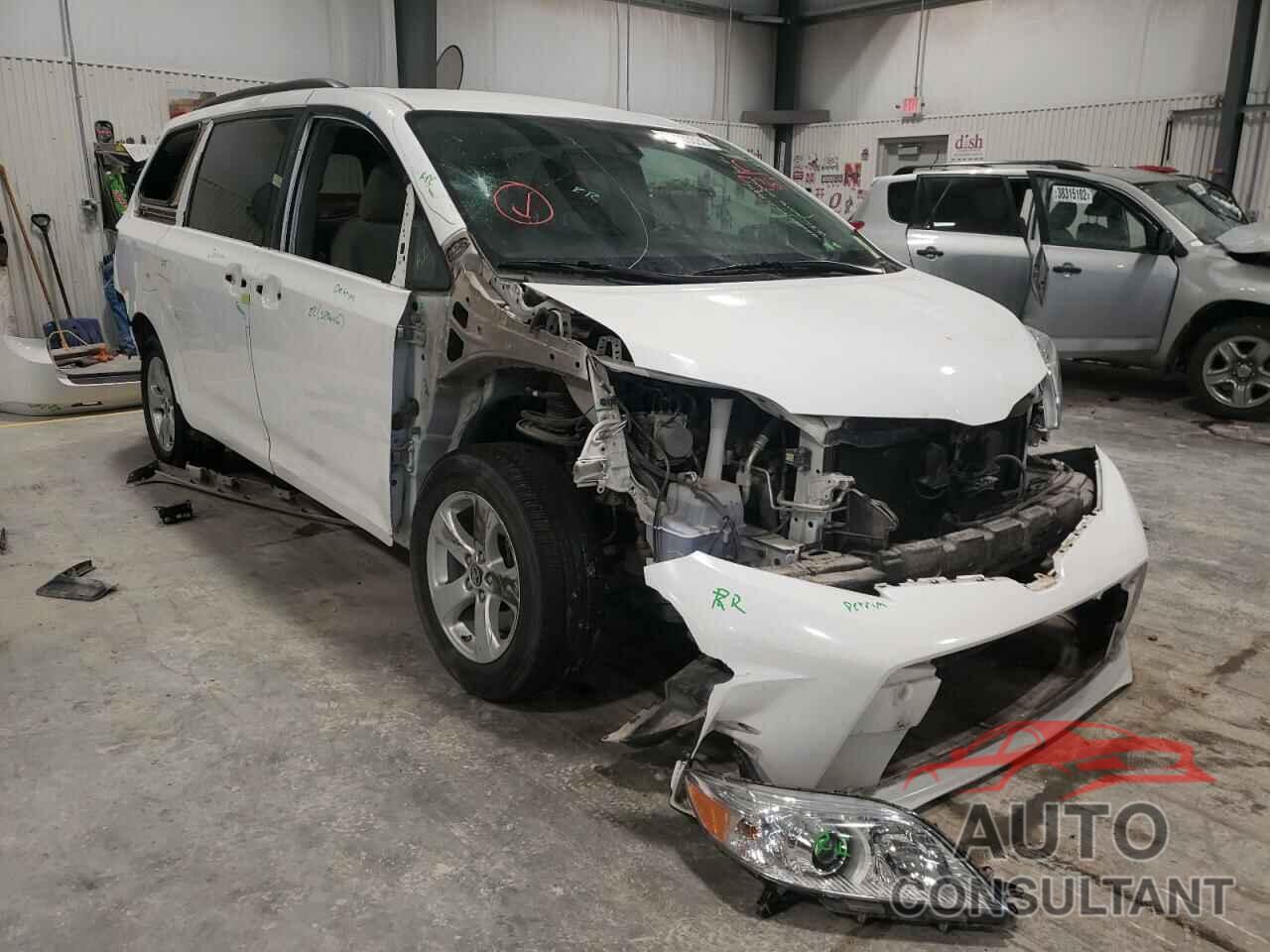 TOYOTA SIENNA 2018 - 5TDKZ3DC2JS955367