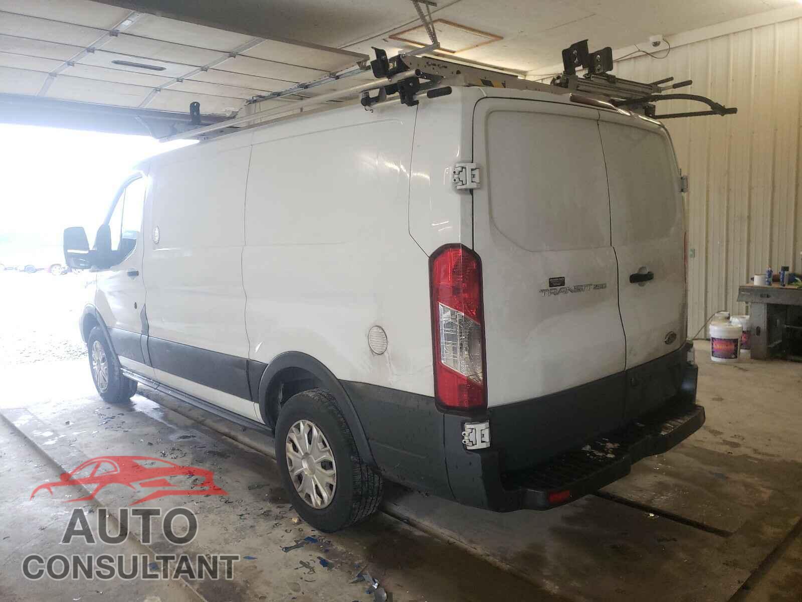 FORD TRANSIT CO 2017 - 1FTYR1YM7HKB49205