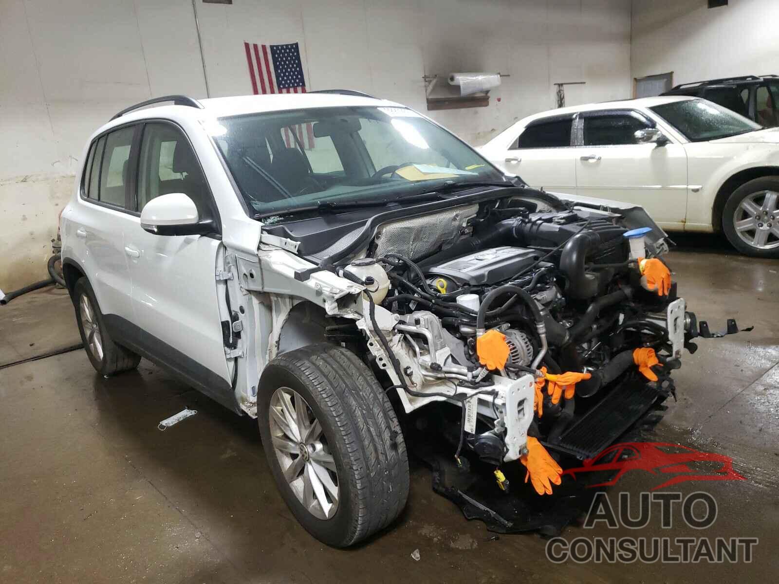 VOLKSWAGEN TIGUAN 2017 - WVGBV7AX4HK045453