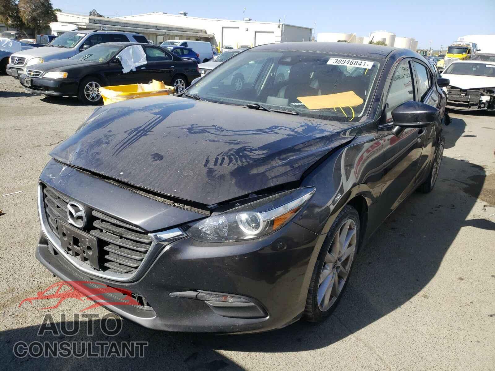 MAZDA 3 2017 - 3MZBN1L77HM137984