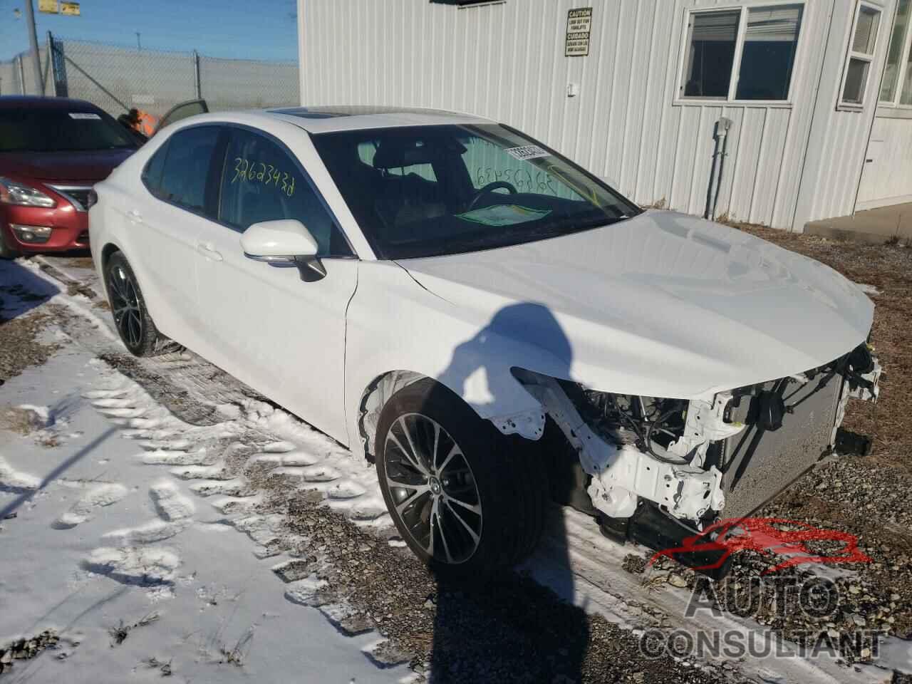 TOYOTA CAMRY 2018 - 4T1B11HK2JU132541