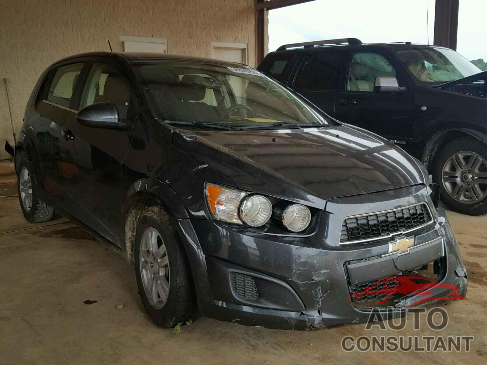 CHEVROLET SONIC 2015 - 1G1JC6SH1F4132955