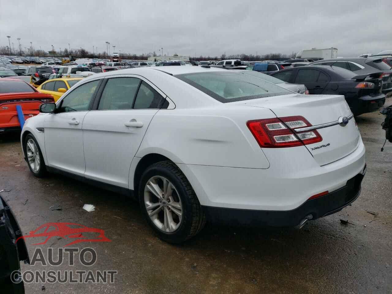 FORD TAURUS 2018 - 1FAHP2D89JG110103