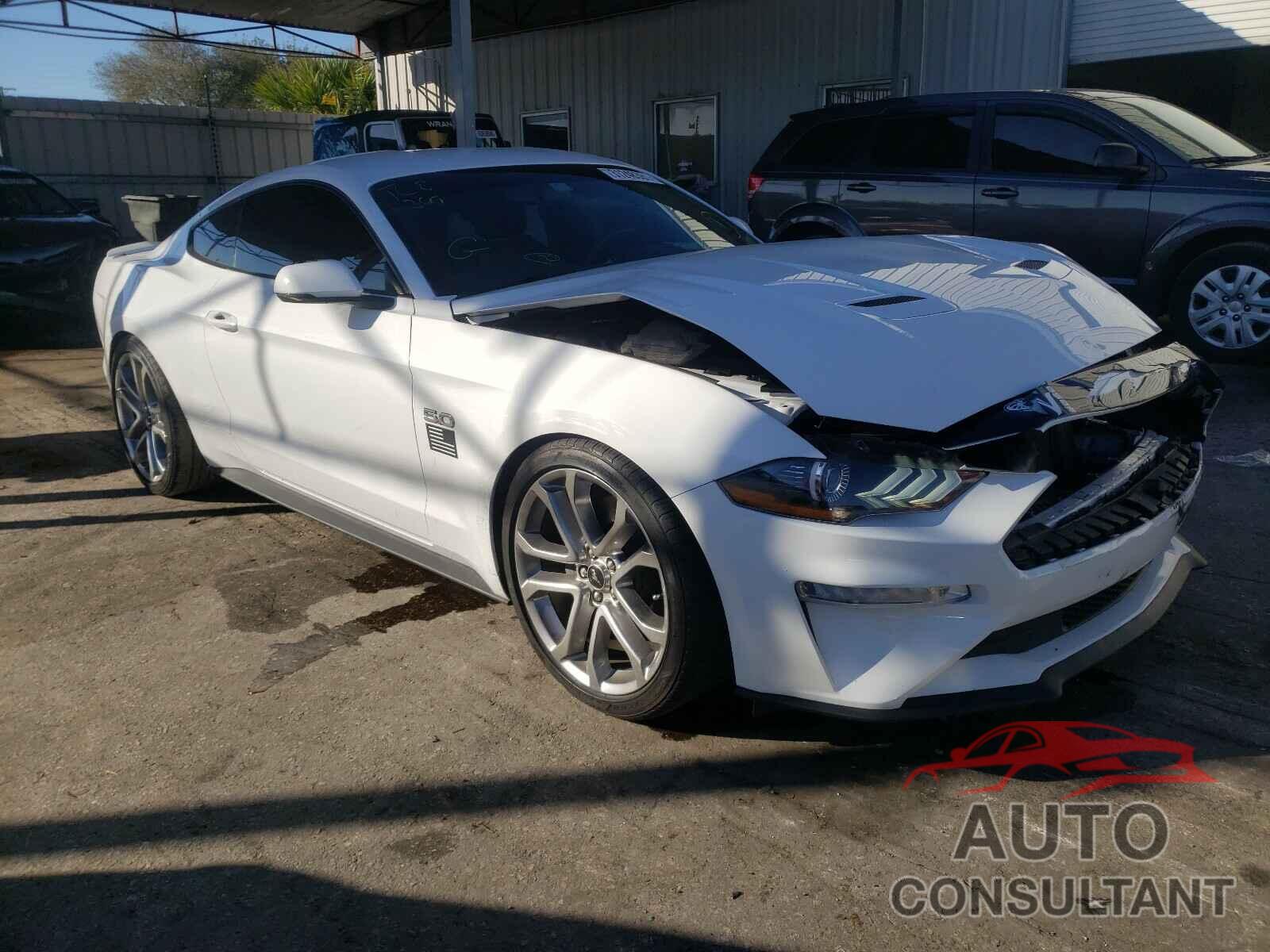 FORD MUSTANG 2018 - 1FA6P8CFXJ5183387