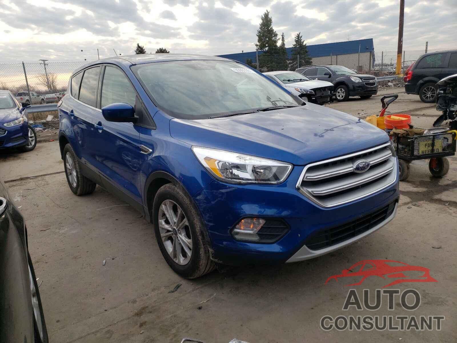 FORD ESCAPE 2017 - 1FMCU0GD3HUC22901