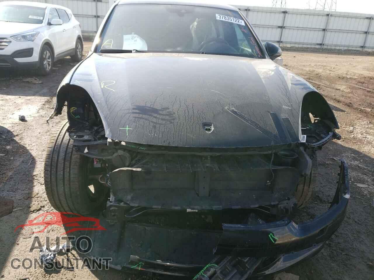 PORSCHE CAYENNE 2018 - WP1AA2A21JKA06875