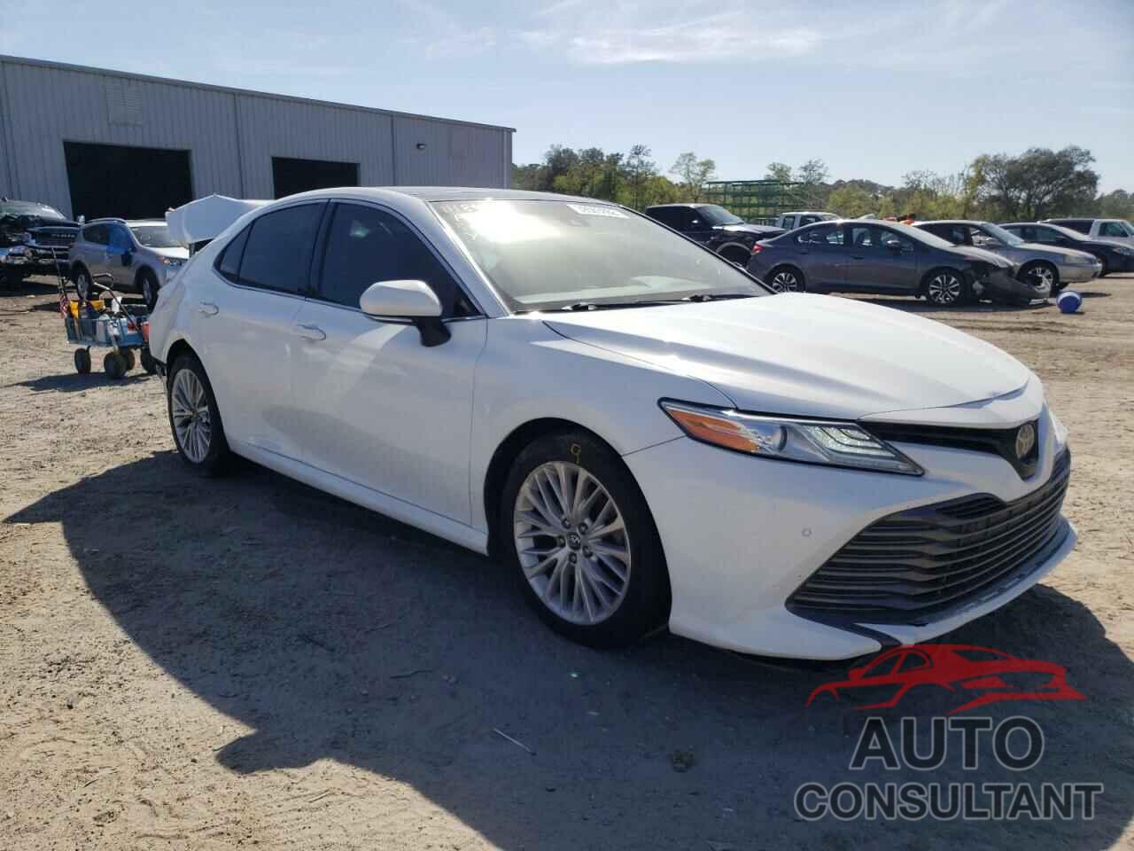 TOYOTA CAMRY 2018 - 4T1B11HK5JU003936