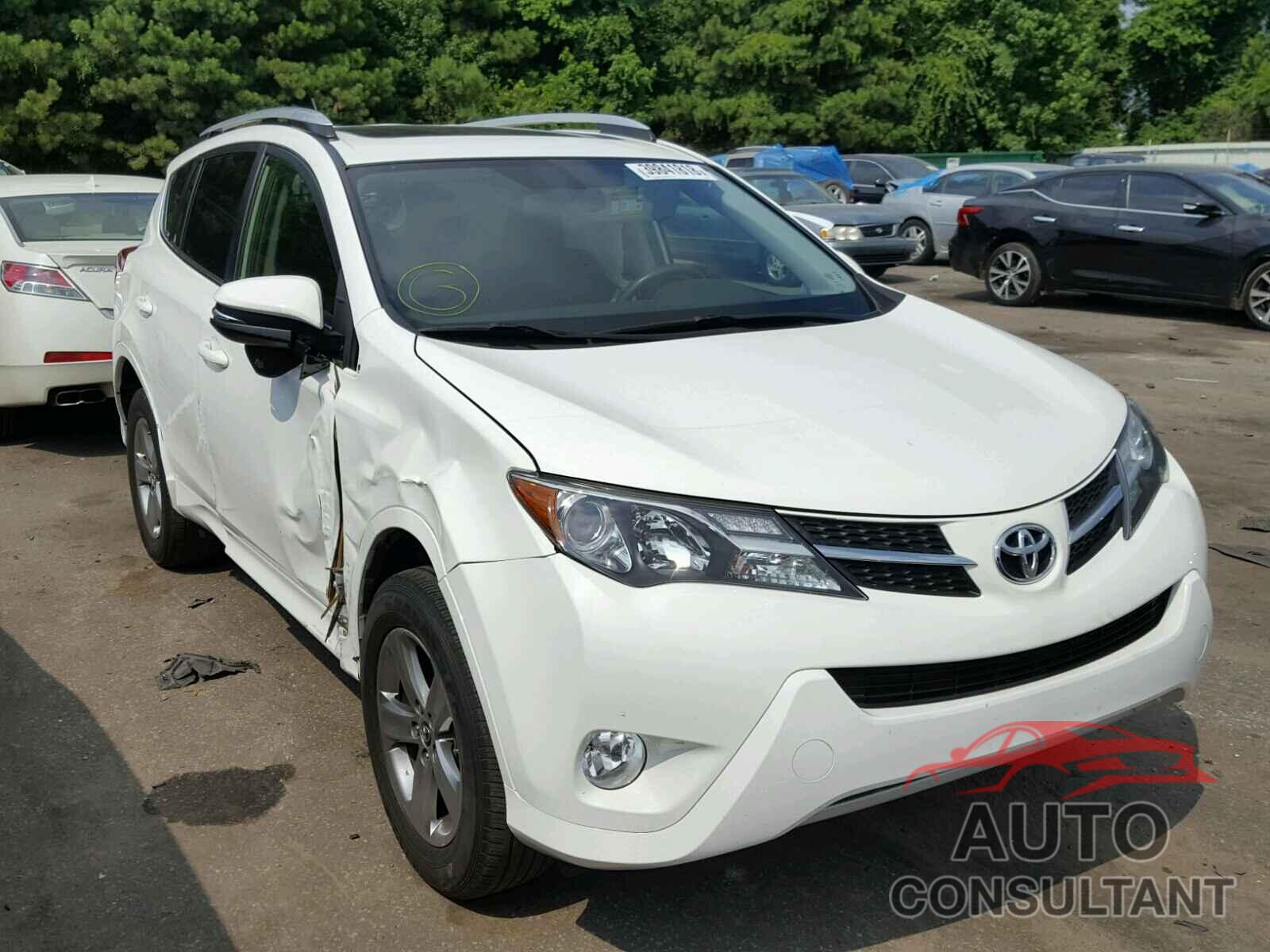 TOYOTA RAV4 XLE 2015 - JTMWFREV1FJ038020