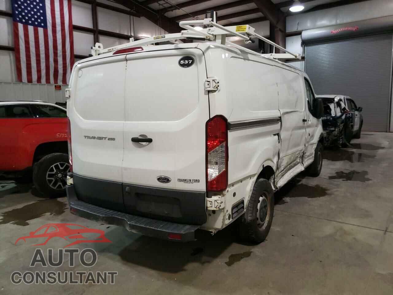 FORD TRANSIT CO 2017 - 1FTYR1YM0HKA74413