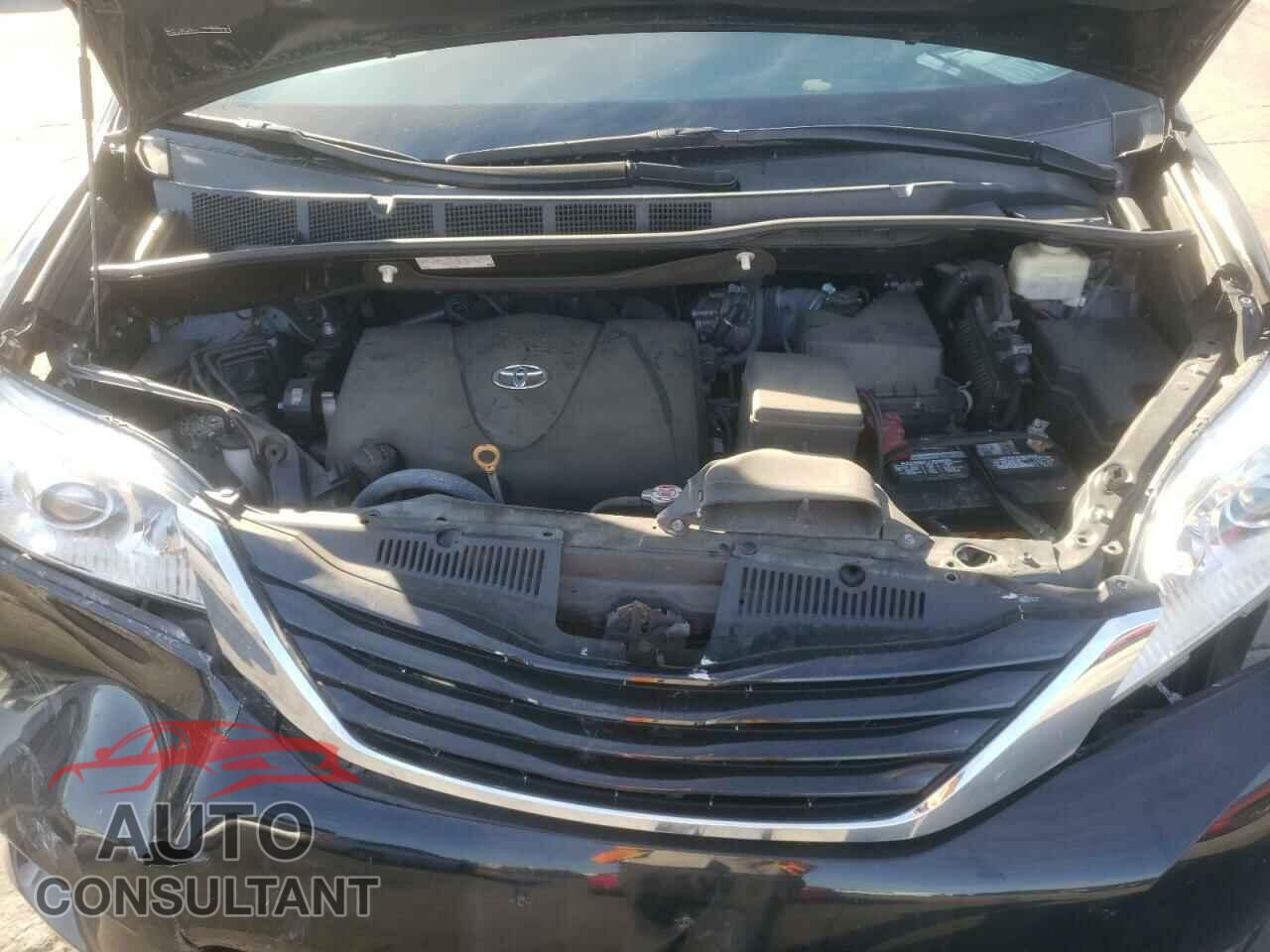 TOYOTA SIENNA 2017 - 5TDKZ3DC9HS852182