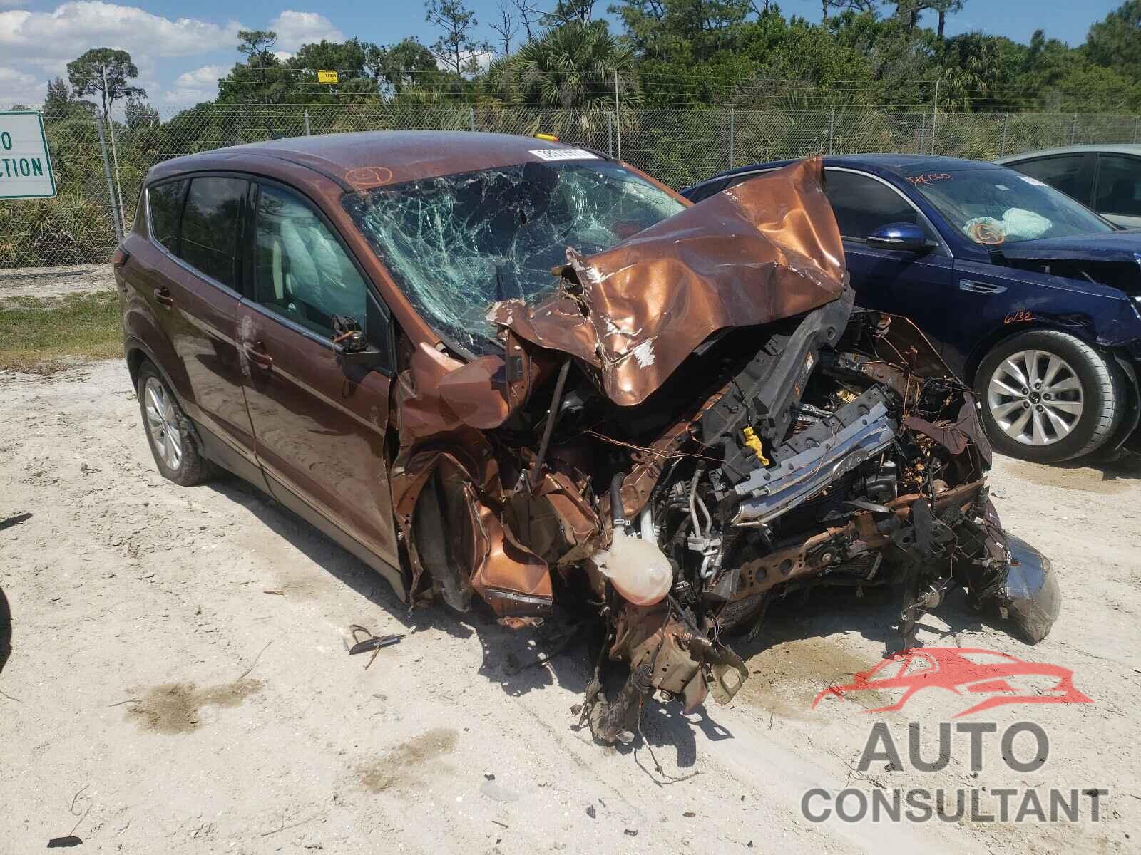 FORD ESCAPE 2017 - 1FMCU9GD4HUC20515