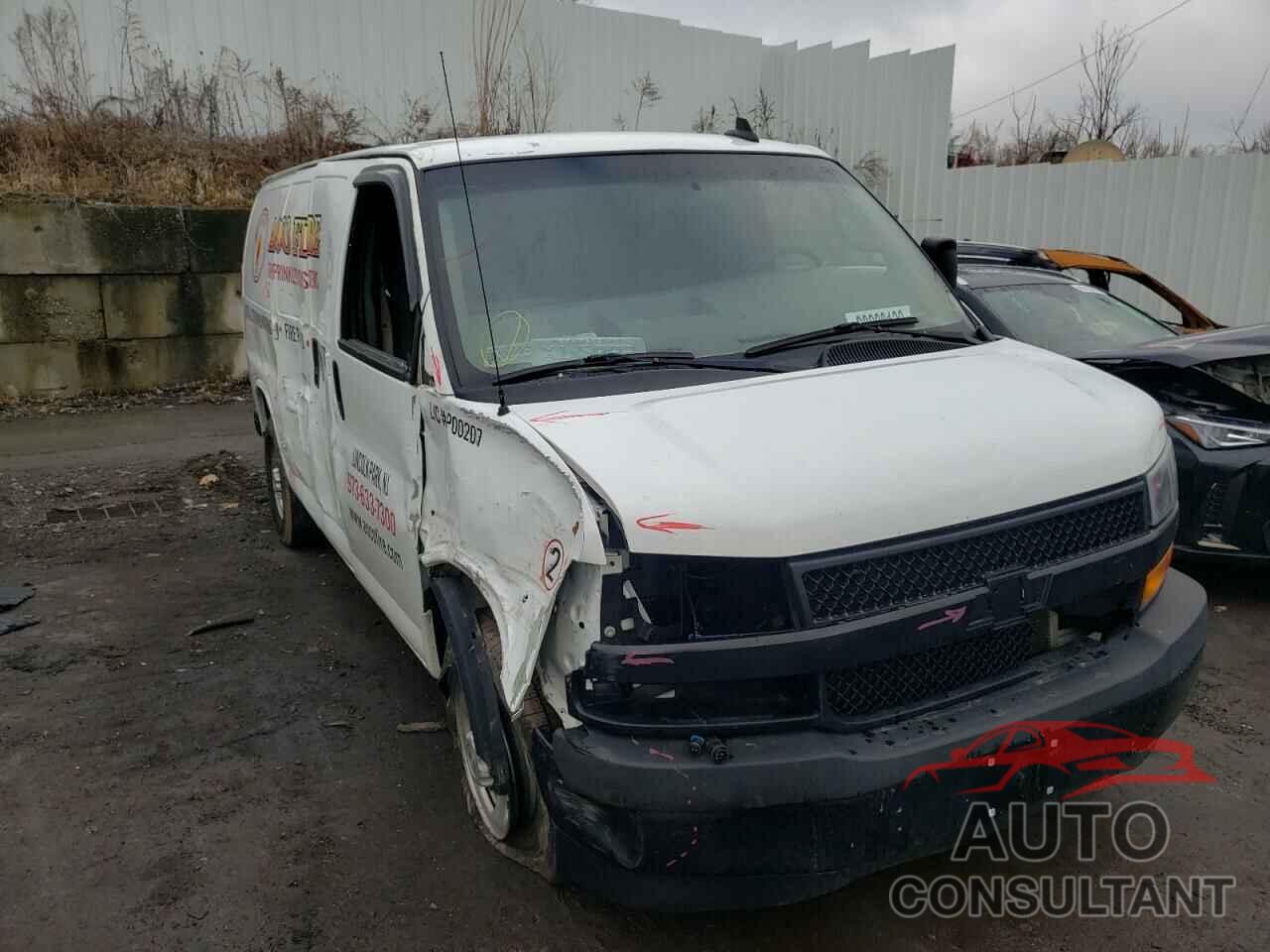 CHEVROLET EXPRESS 2018 - 1GCWGAFP4J1326380