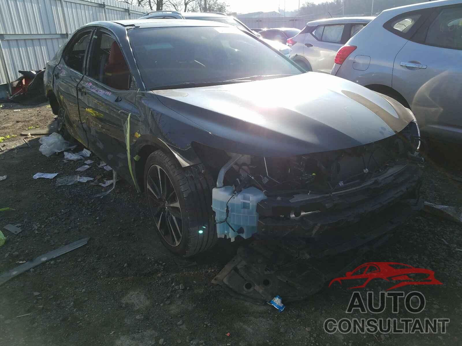 TOYOTA CAMRY 2018 - 4T1B61HK4JU106220