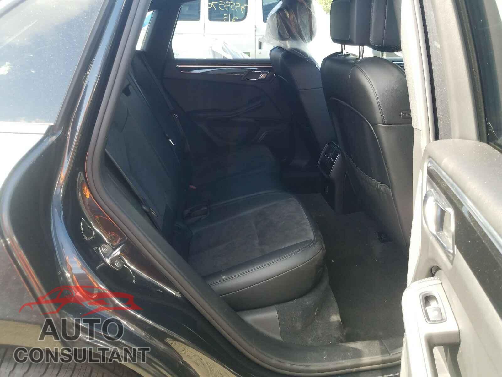 PORSCHE MACAN 2017 - WP1AA2A53HLB04837