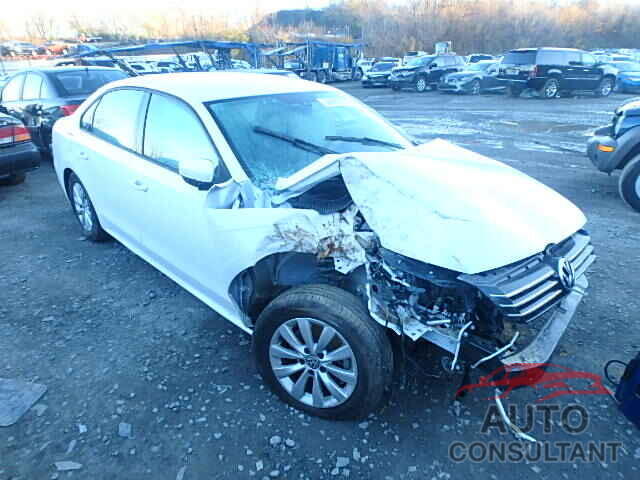 VOLKSWAGEN PASSAT 2015 - 1VWAT7A39FC010835