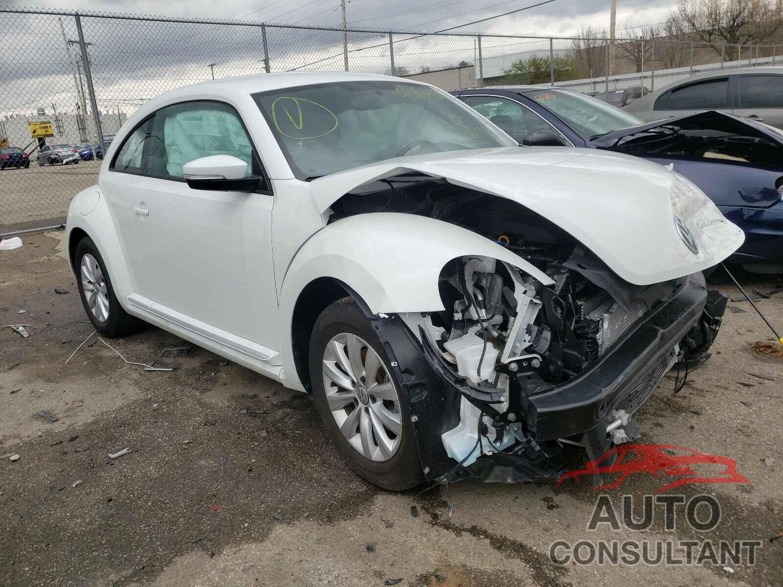 VOLKSWAGEN BEETLE 2019 - 3VWFD7ATXKM710388