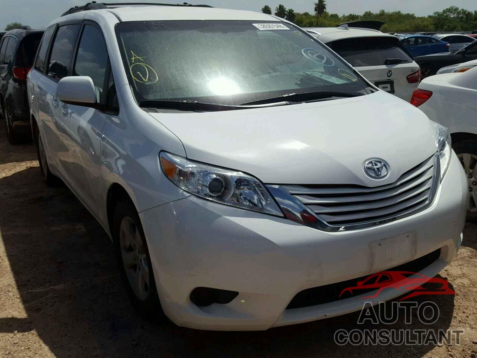 TOYOTA SIENNA LE 2015 - 5TDKK3DC8FS578961