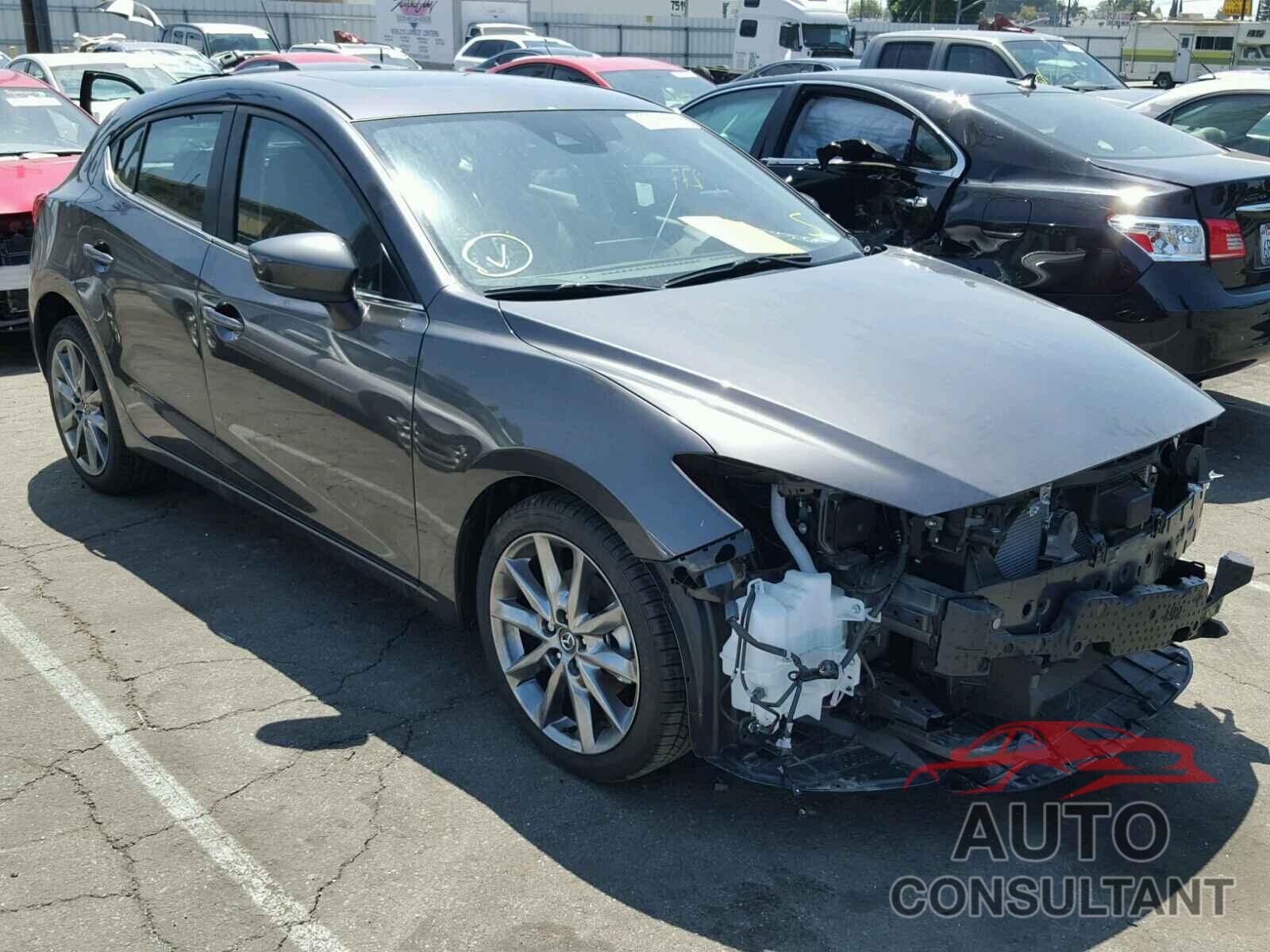 MAZDA 3 2018 - 3MZBN1L38JM191524