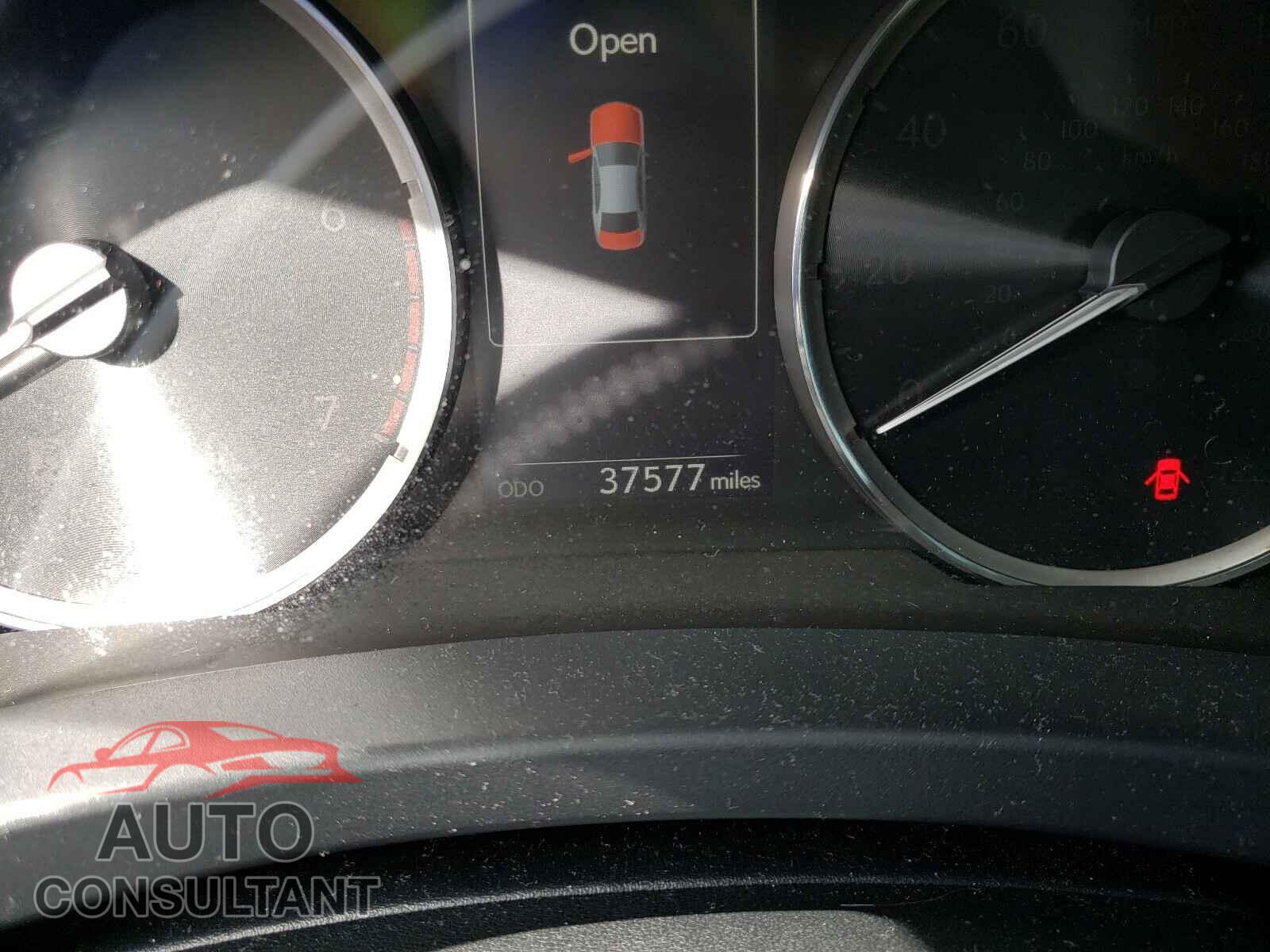 LEXUS ES350 2017 - JTHBA1D29H5043255