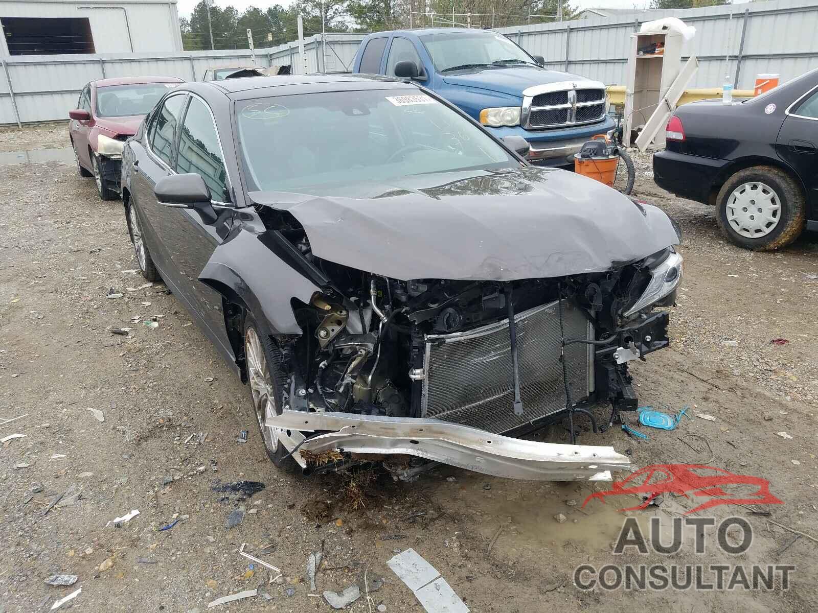 TOYOTA CAMRY 2018 - 4T1B11HK9JU034221