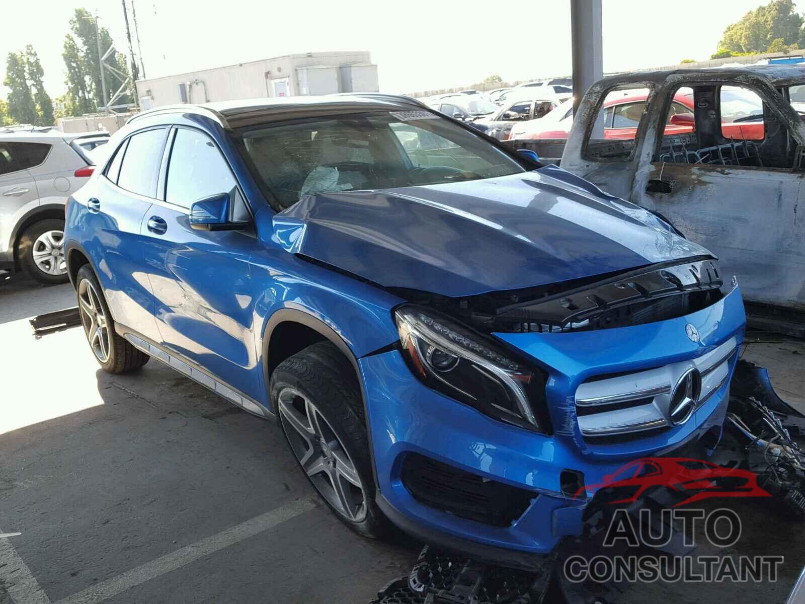 MERCEDES-BENZ GLA 250 4MATIC 2015 - WDCTG4GB3FJ076512