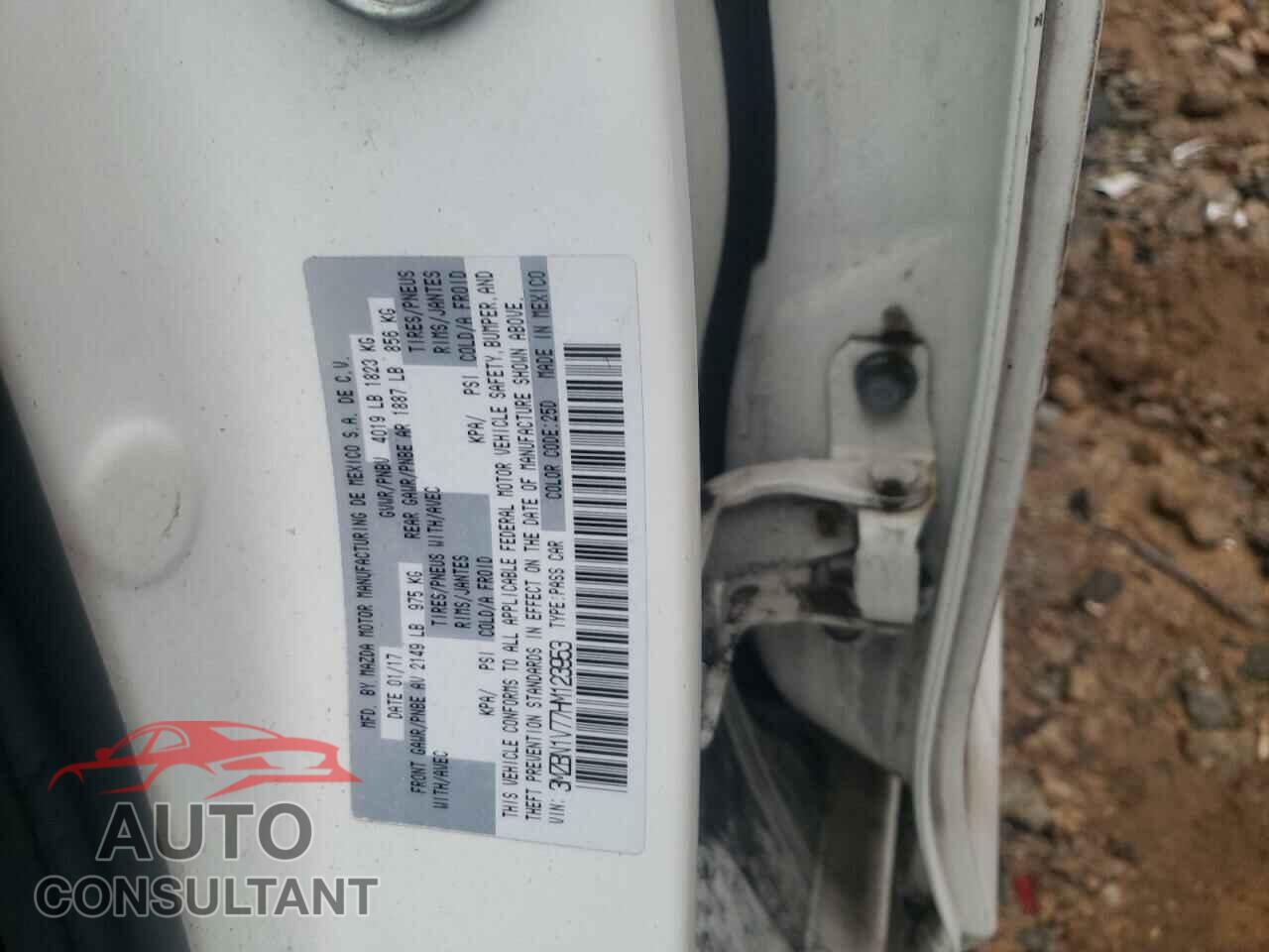 MAZDA 3 2017 - 3MZBN1V77HM123953