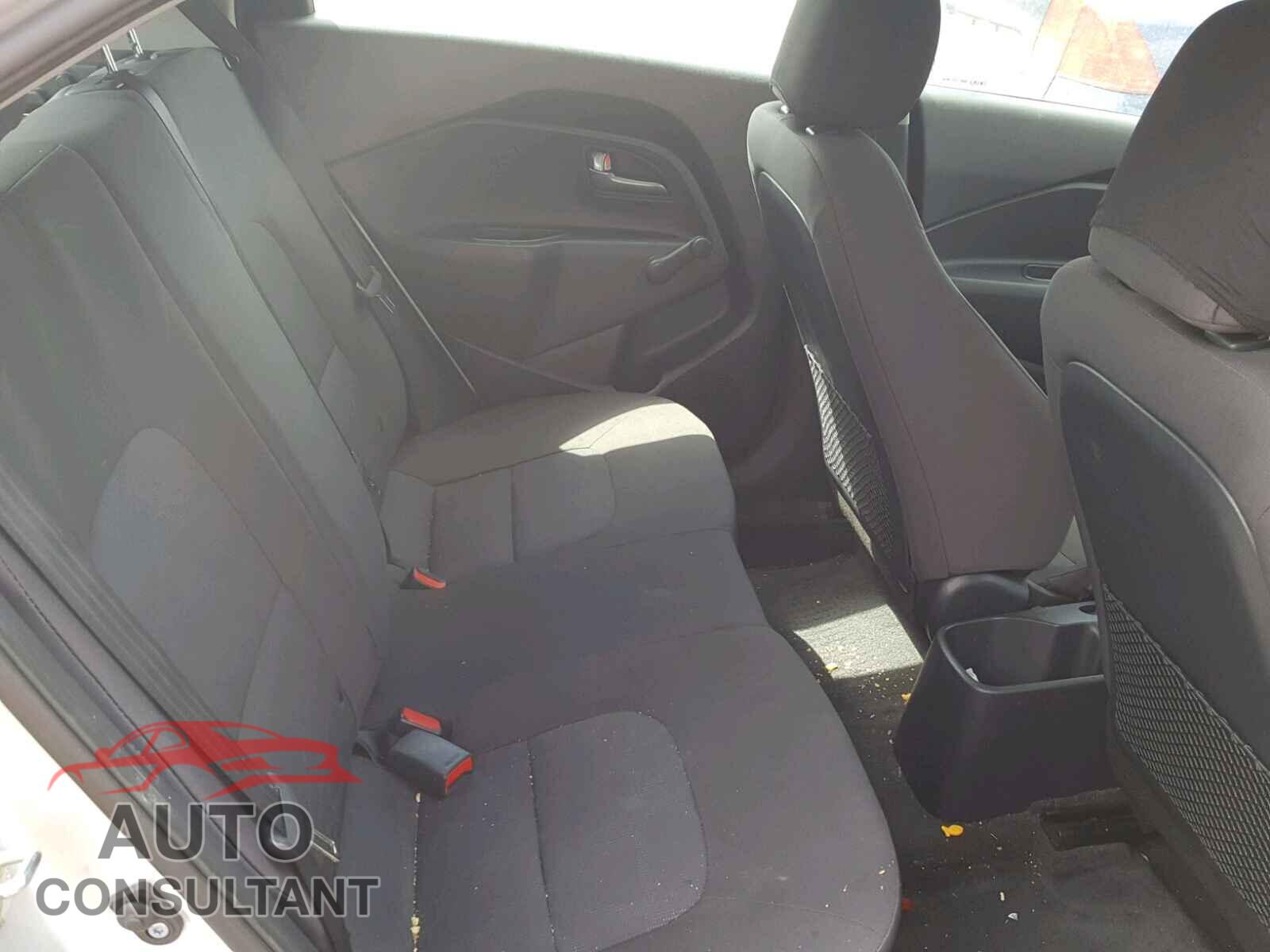 KIA RIO 2015 - KNADM5A37F6428100