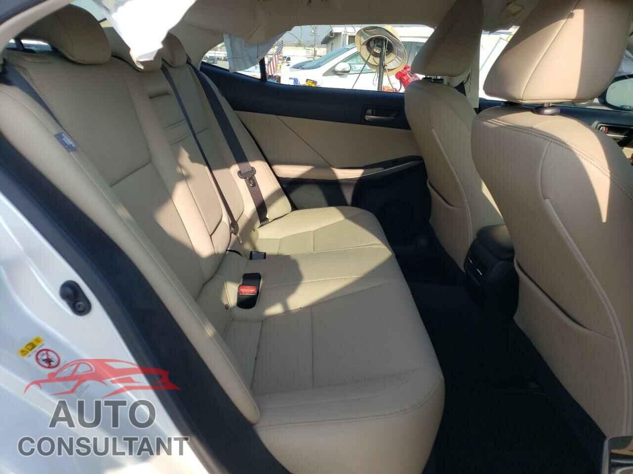 LEXUS IS 2018 - JTHBA1D21J5065708