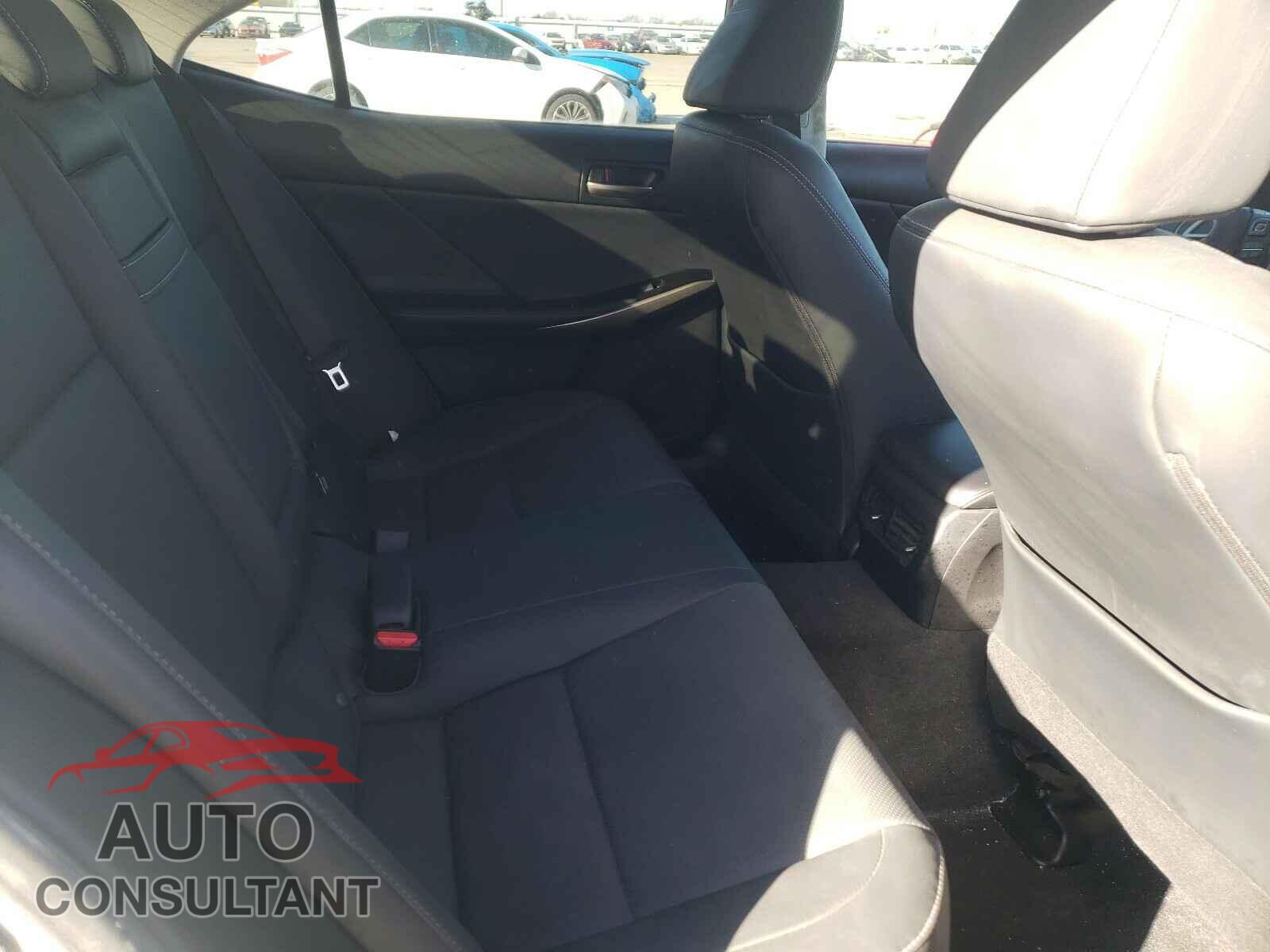 LEXUS IS 2018 - JTHBA1D21J5071265