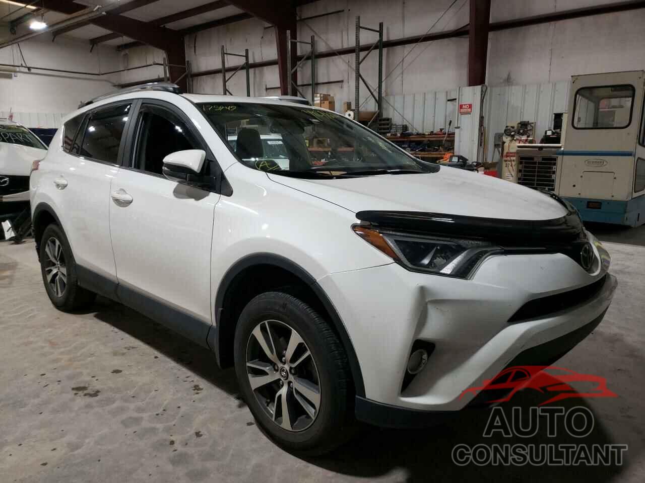 TOYOTA RAV4 2018 - JTMRFREV3JJ175949