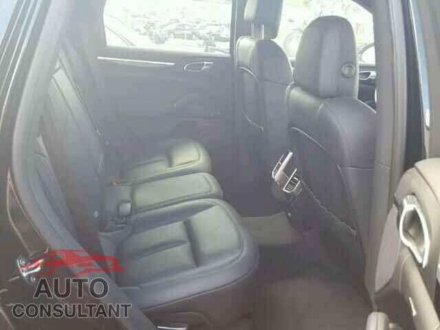 PORSCHE CAYENNE 2016 - WP1AA2A29GLA00650