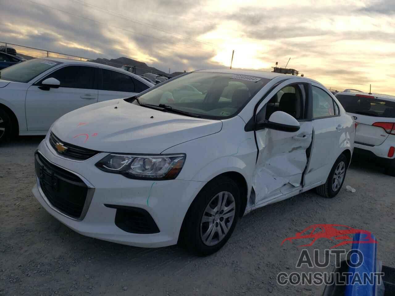 CHEVROLET SONIC 2018 - 1G1JB5SH5J4126825