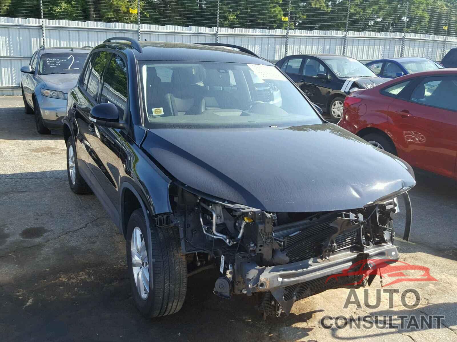 VOLKSWAGEN TIGUAN 2017 - WVGBV7AX1HK017383