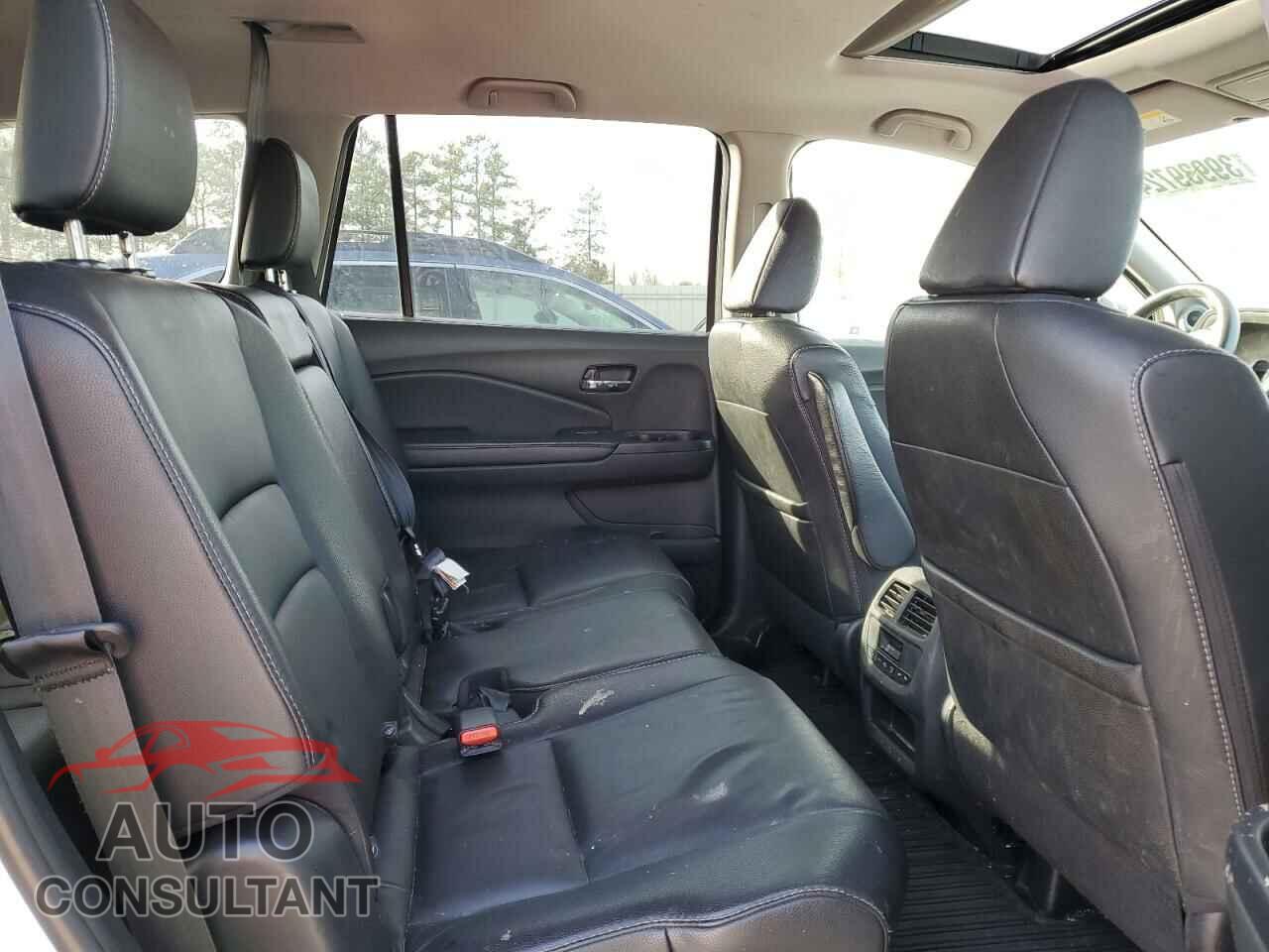 HONDA PILOT 2017 - 5FNYF6H76HB061002